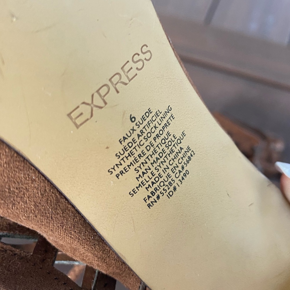 Express Heels - Picture 3 of 3